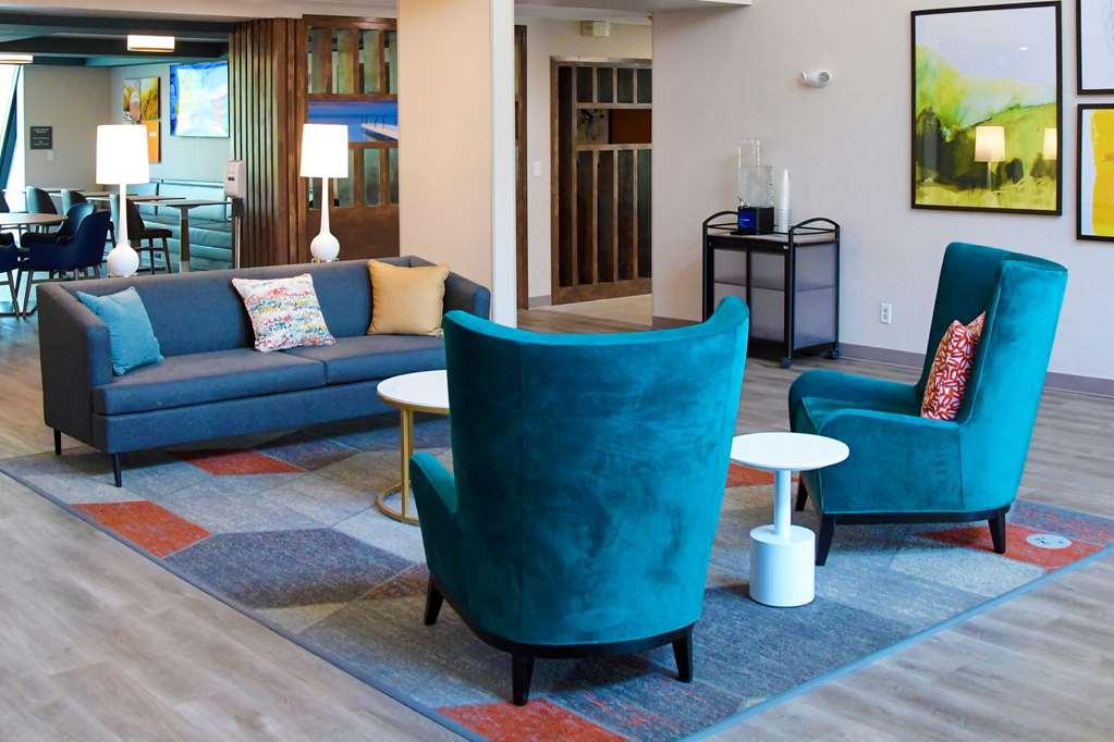 Comfort Inn & Suites Nw Milwaukee Germantown Interior photo